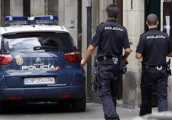 Imagen de archivo de policias nacionales