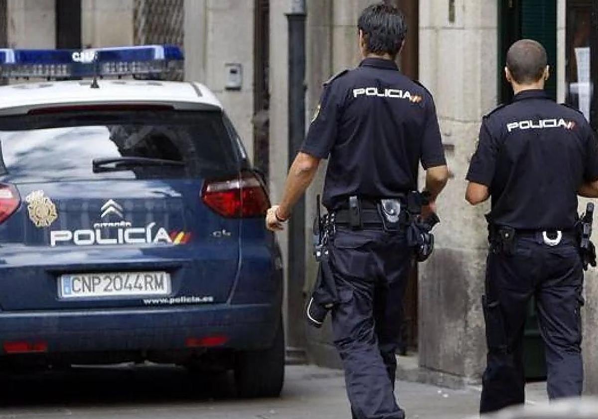 Imagen de archivo de policias nacionales