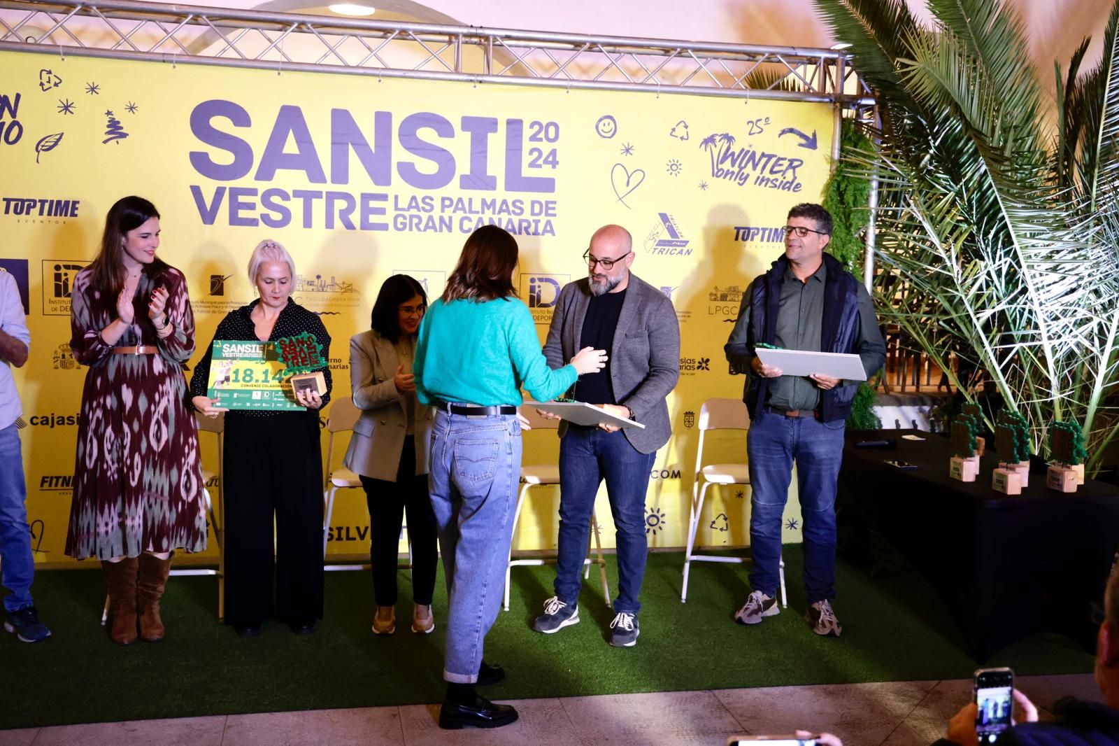 La entrega de cheques de la San Silvestre, en imágenes