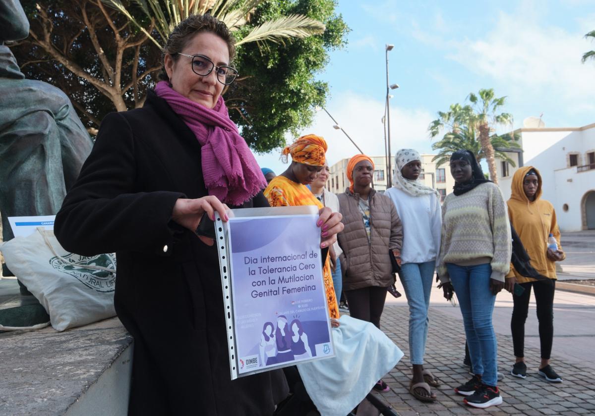 El acto por el Día Internacional de Tolerancia Cero con la MGF participaron este jueves mujeres de distintos países en Puerto del Rosario.