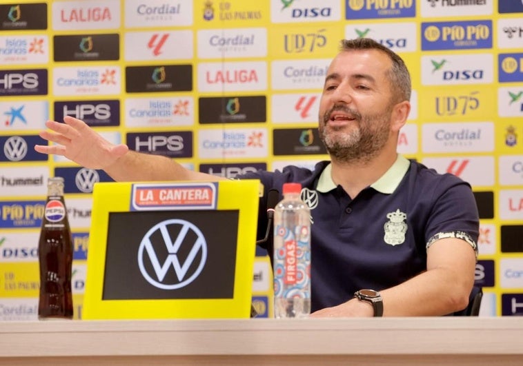 Diego Martínez durante la rueda de prensa.