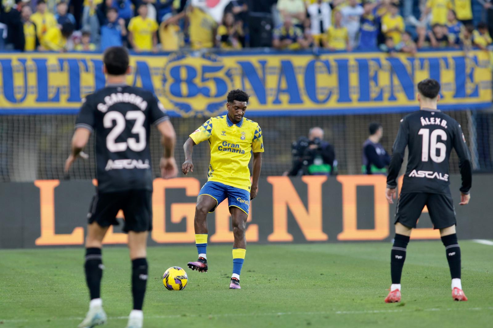 El duelo ante el Villarreal y el tributo a Kirian, en imágenes