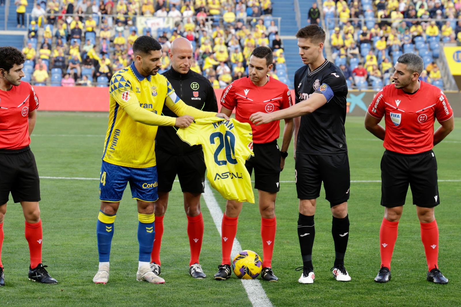 El duelo ante el Villarreal y el tributo a Kirian, en imágenes