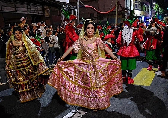 Imágenes de la noche carnavalera antes del pregón