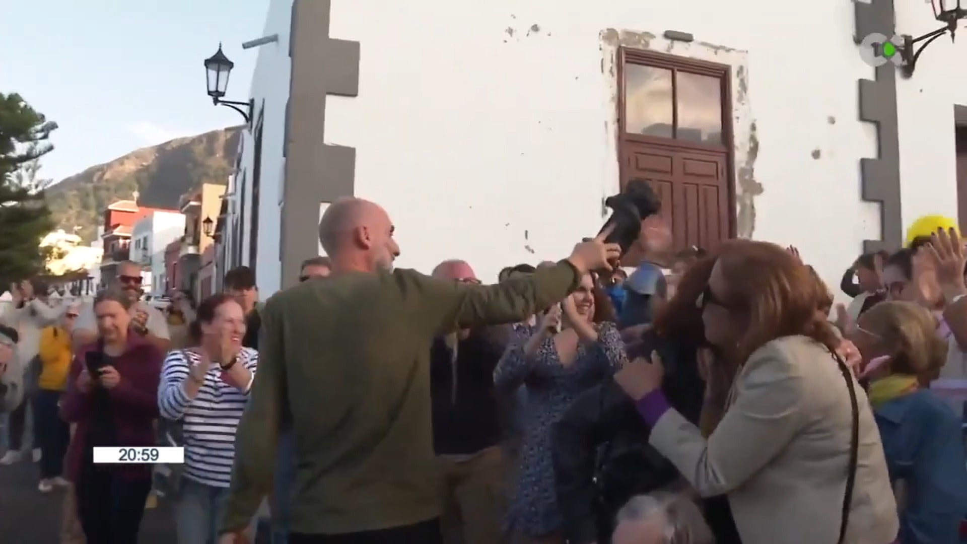 Garachico recibe por todo lo alto a David Baute tras ganar el Goya con 'Mariposas negras'