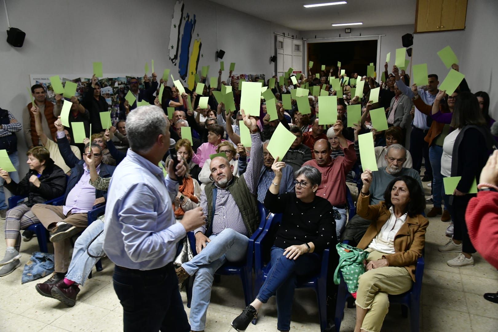 La asamblea de Roque Aguayro, en imágenes