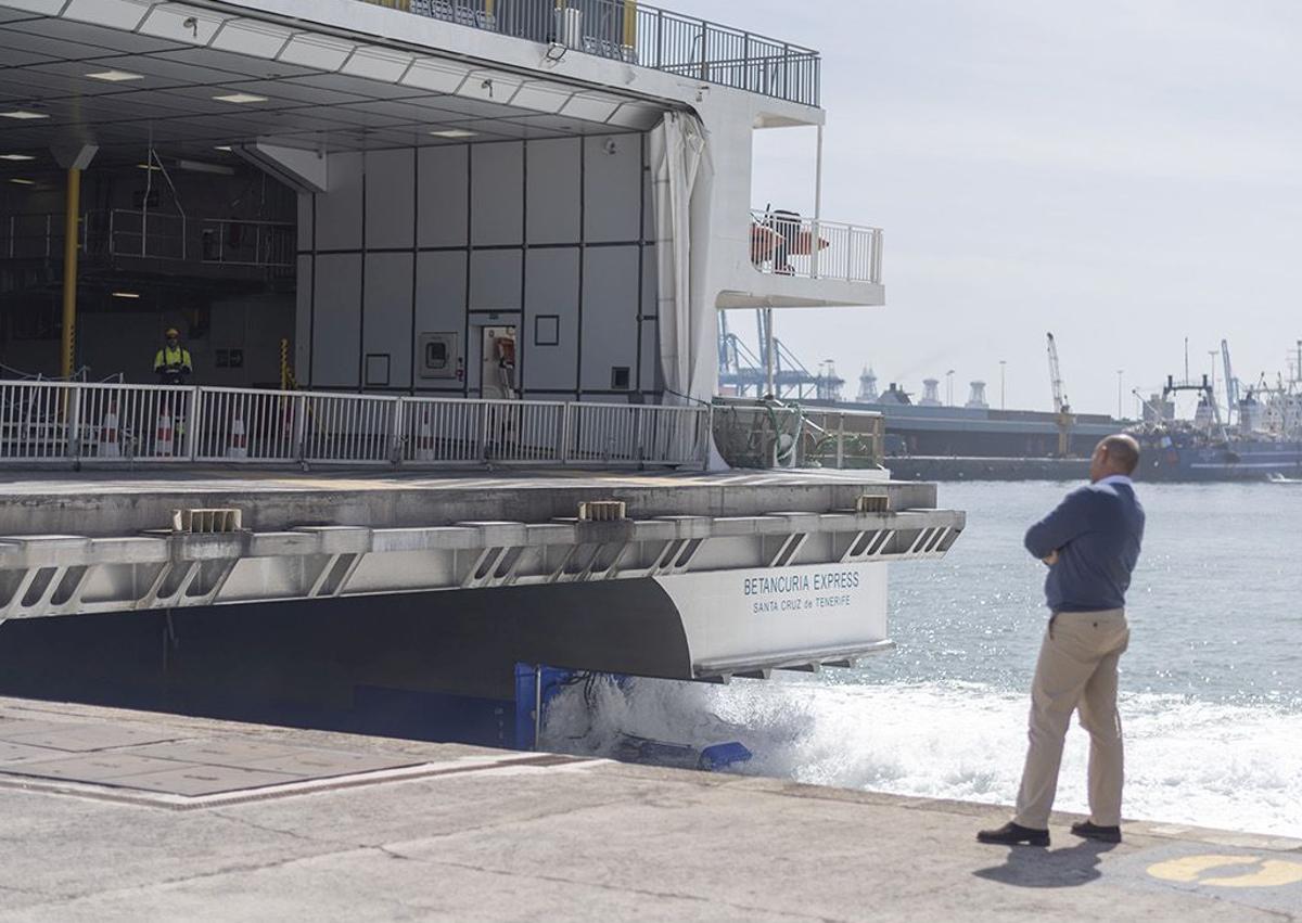 Imagen secundaria 1 - «16.000 personas nos han elegido para viajar entre El Hierro y Tenerife»