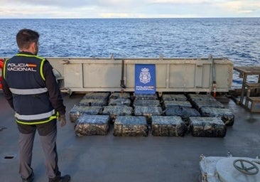 Interceptan un narcovelero con 600 kilos de cocaína rumbo a Canarias