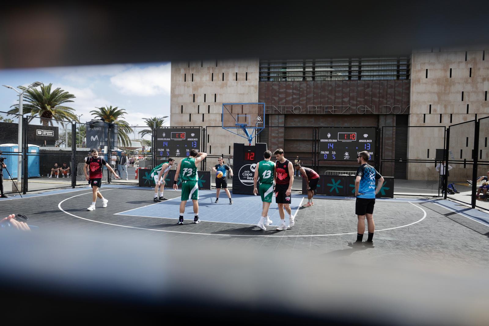 Recorrido por la Fan Zone de la Copa del Rey de las autoridades