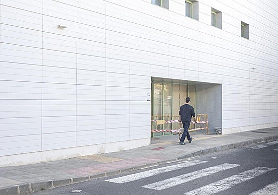 Nuevo edificio, a expensas de recepción.