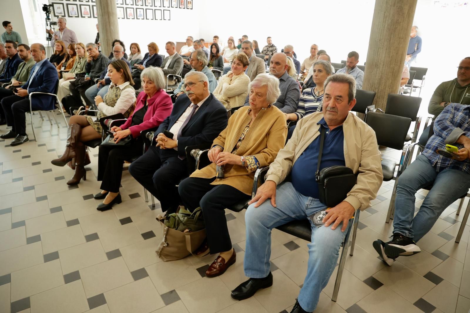 Las imágenes de la presentación de la cátedra de lucha canaria Emilio Rivero