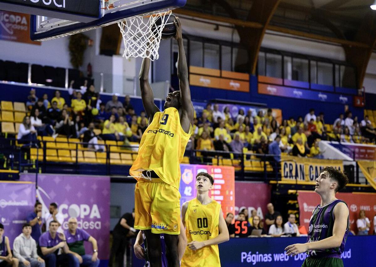 Imagen secundaria 1 - El Gran Canaria se crece en el CID y se clasifica para las semifinales de la Minicopa Endesa