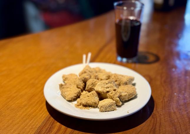 Chicharrones con gofio de Ca´Manolo