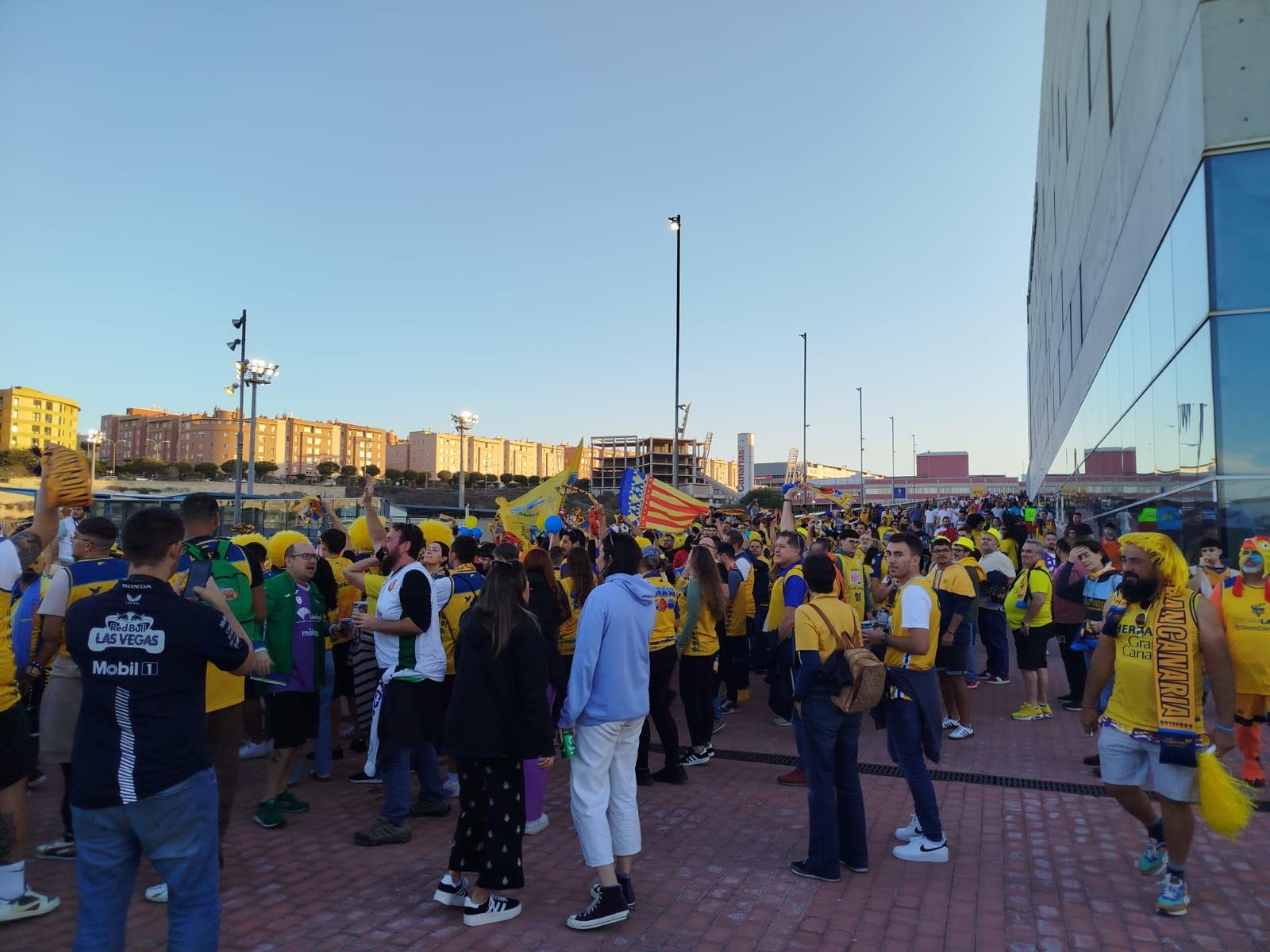 Cánticos, banderas y unión amarilla para el Dreamland Gran Canaria