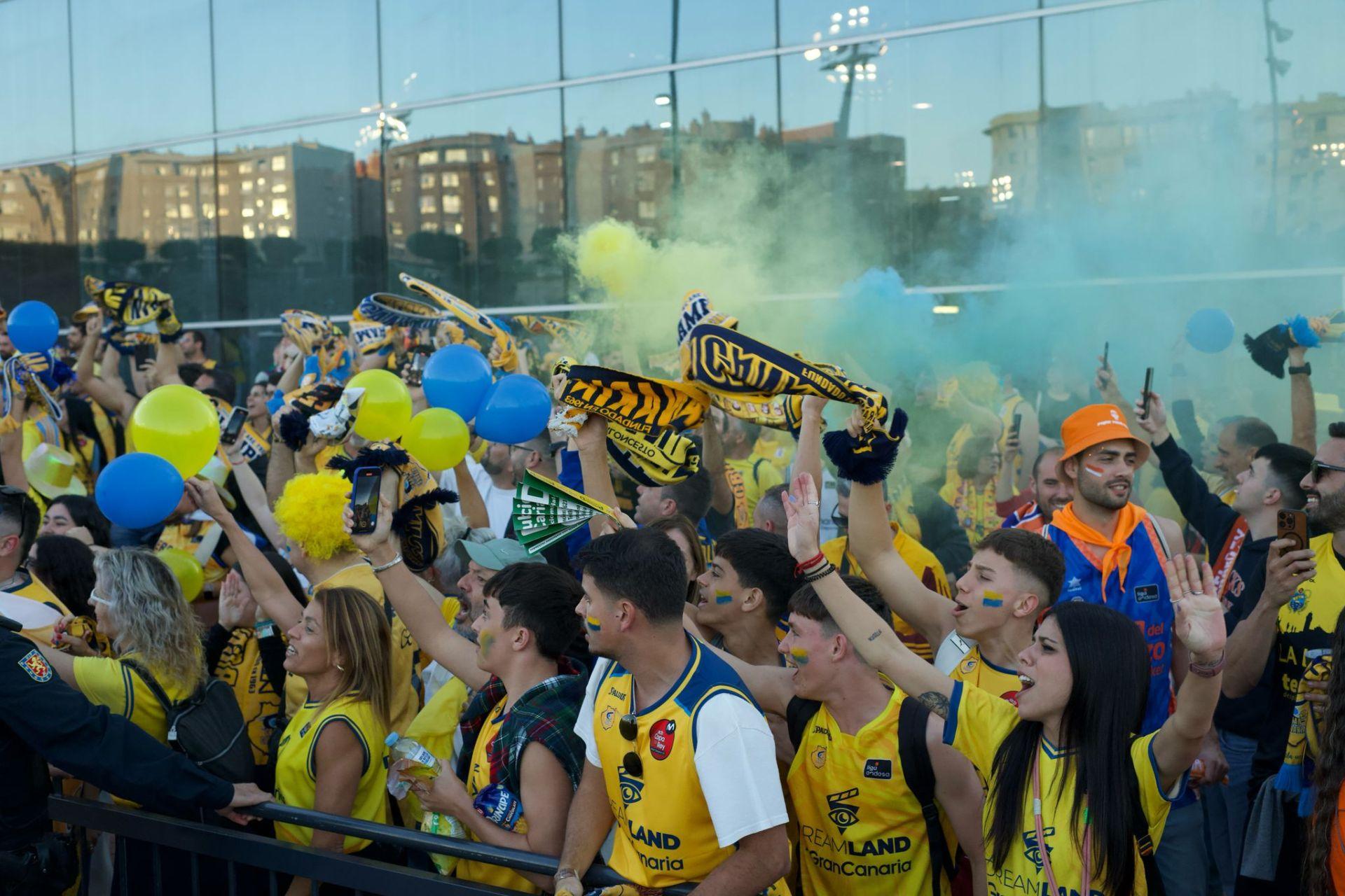 Cánticos, banderas y unión amarilla para el Dreamland Gran Canaria