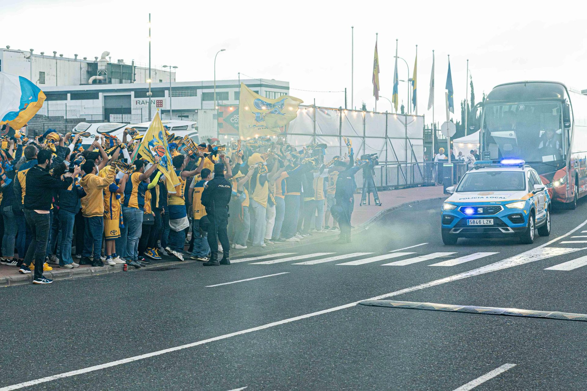 El recibimiento al Granca antes del inicio del choque ante el Madrid, en imágenes