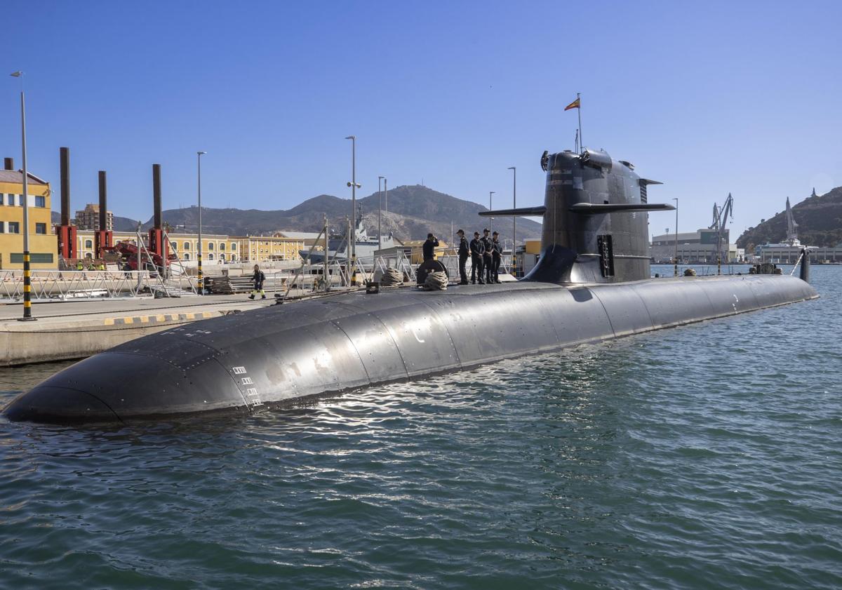 Imagen principal - El submarino Isaac Peral lanzará su primer torpedo con fuego real en Canarias