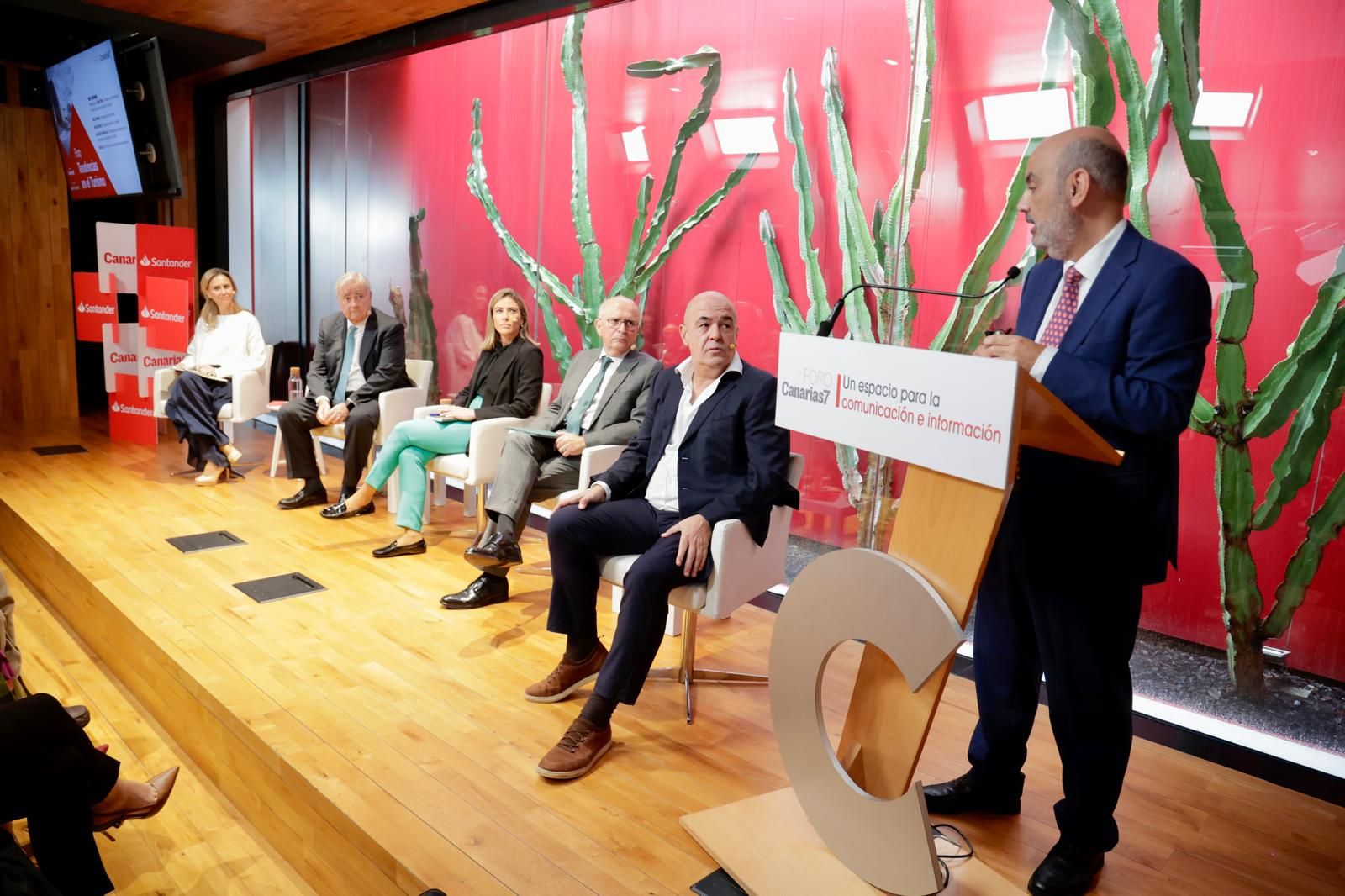 Las imágenes del análisis del Banco Santander de las tendencias en el turismo en CANARIAS7