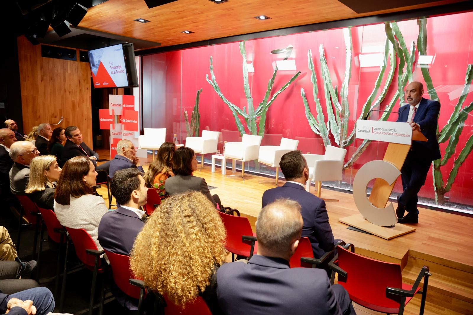 Las imágenes del análisis del Banco Santander de las tendencias en el turismo en CANARIAS7