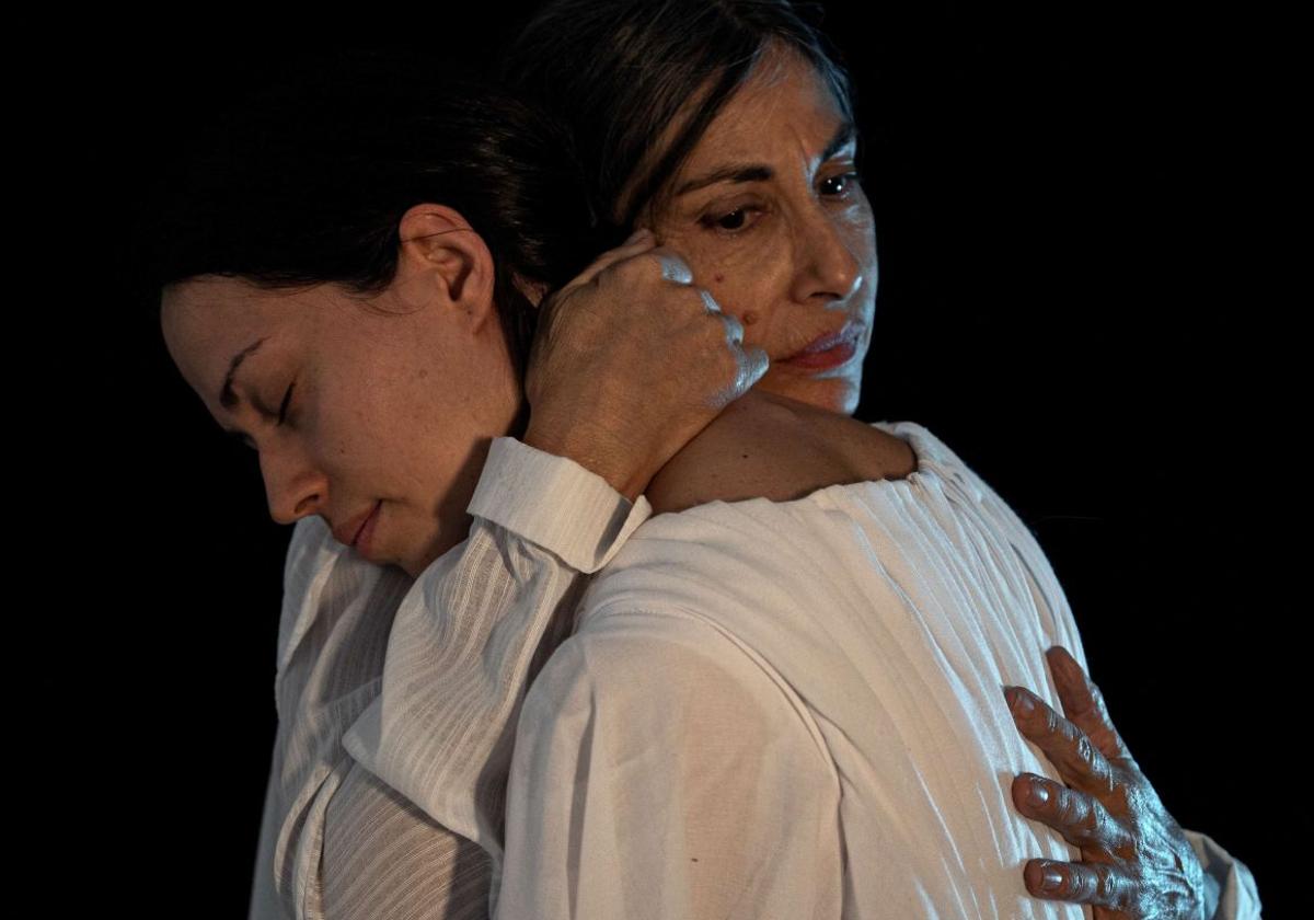 Griselda Ponce y Lucía Garal, en 'Emily Poesía Encerrada'.