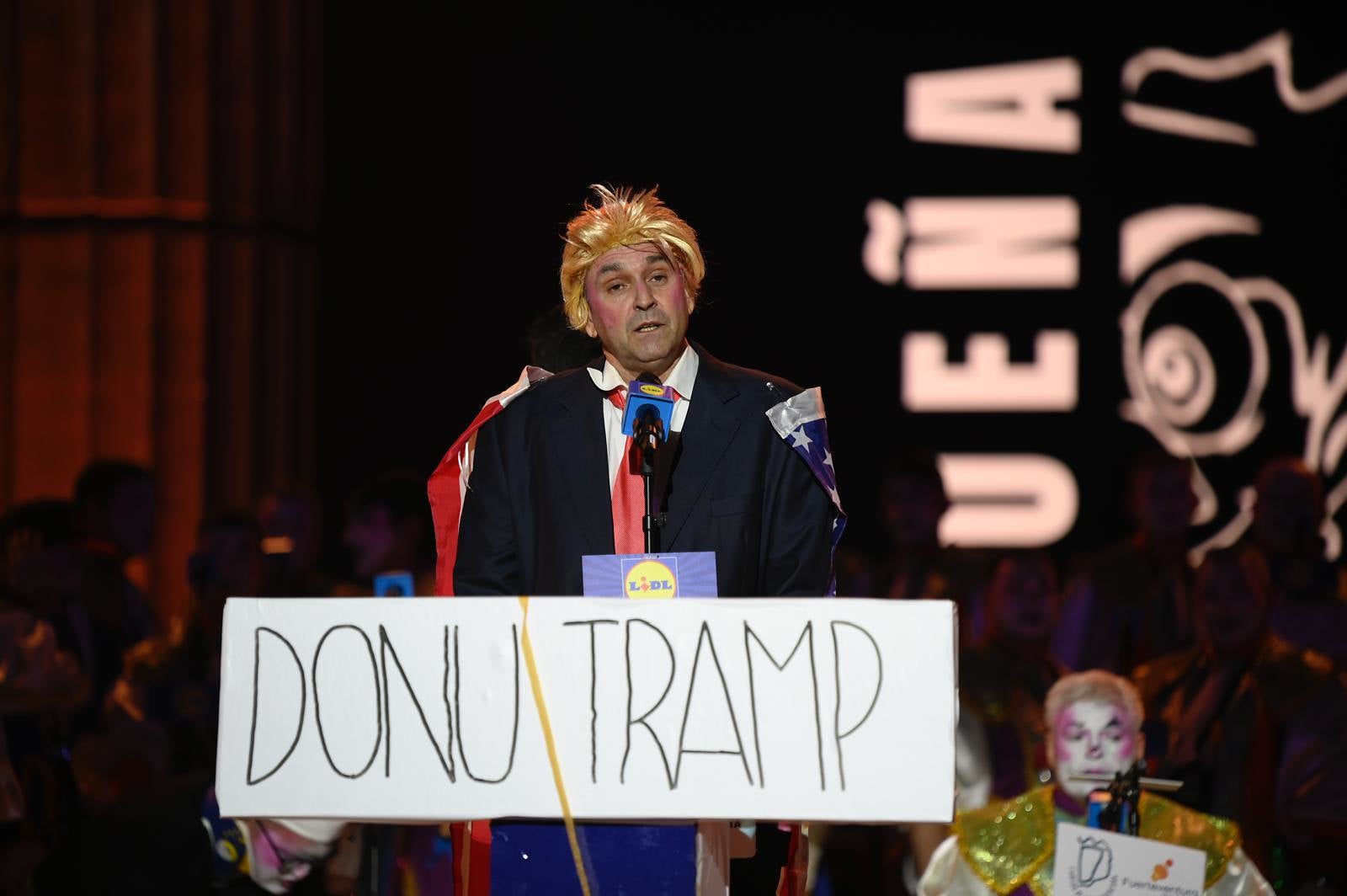 Magia y humor en la final de murgas del carnaval de Las Palmas de Gran Canaria