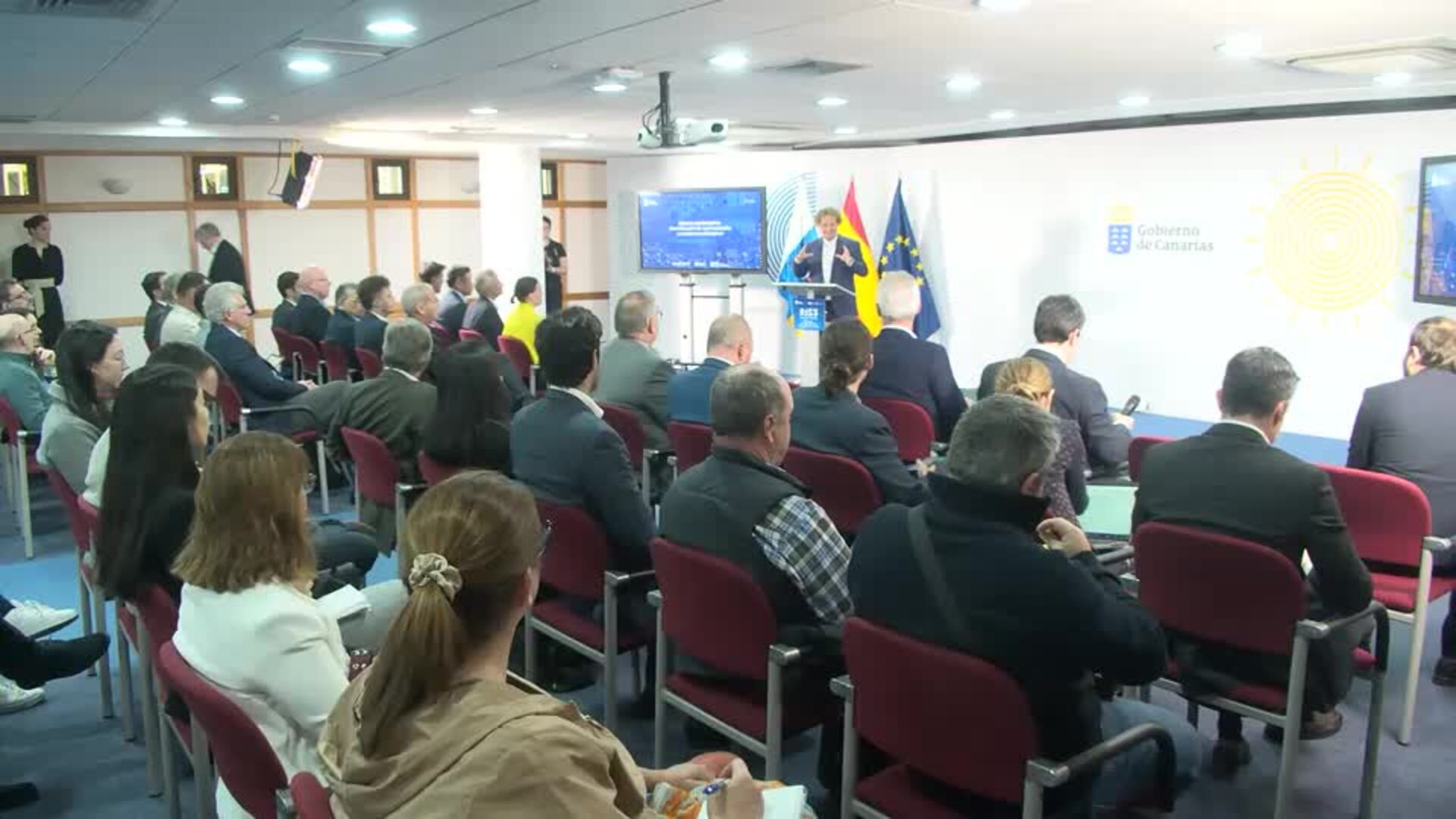 Fernando Clavijo inaugura el encuentro de las comunidades RIS3, industria microelectrónica y semiconductores