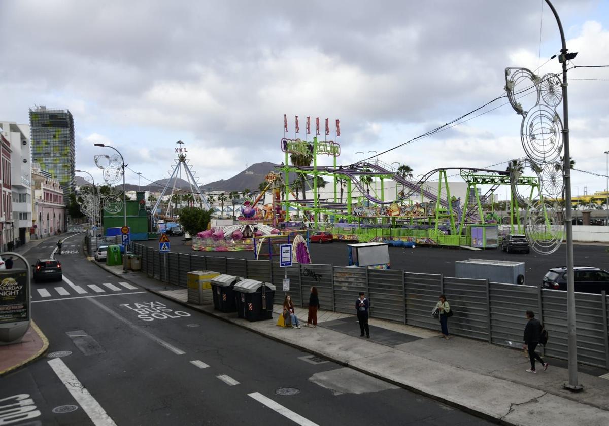 Montaje de la feria del carnaval de Las Palmas de Gran Canaria.