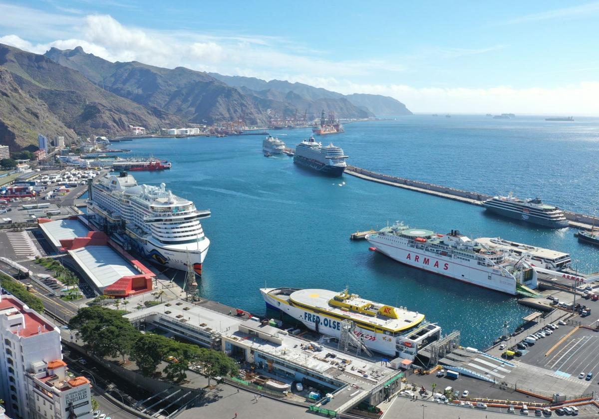 Imagen aérea de la estación marítima del puerto de Tenerife.