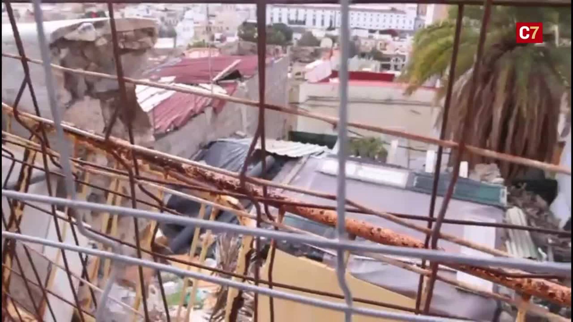 Vecinos de San Nicolás reclaman el arreglo de un muro en la calle Gaviota