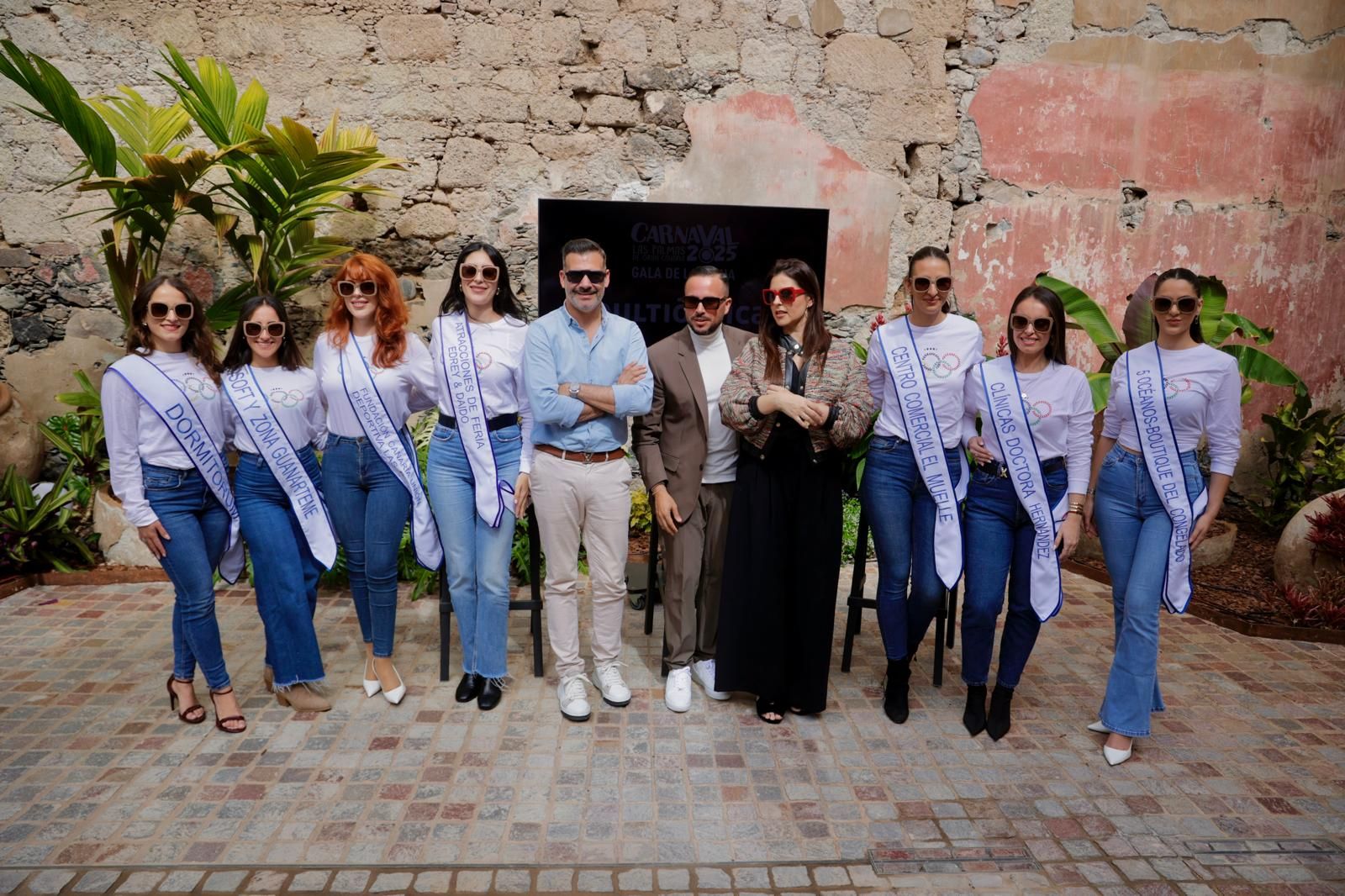 Candidatas y organizadores de la gala de la reina se reúnen días antes de la coronación