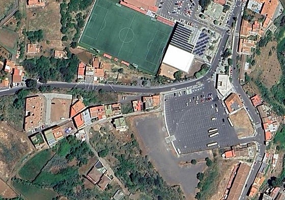 Vista aérea del aparcamiento de Hoya Viciosa, aledaño al casco urbano de San Mateo.