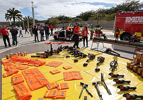 Presentación de las nuevas herramientas de los bomberos de la capital grancanaria.