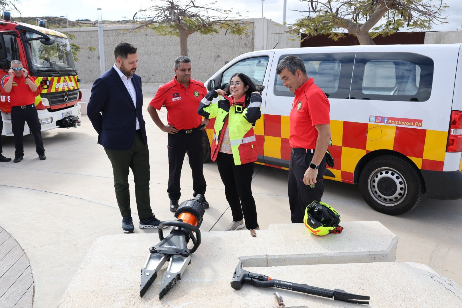 Los bomberos de la capital grancanaria muestran sus nuevos equipos