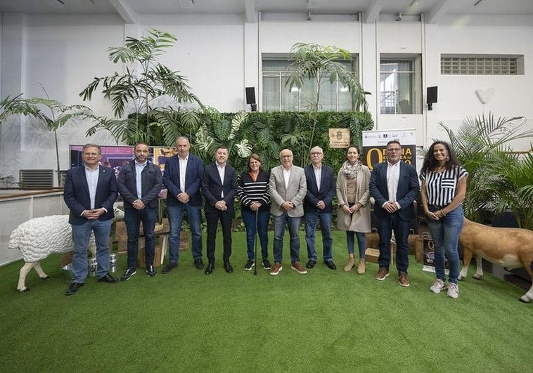 Participantes en la presentación de la Feria Europea del Queso que acogerá Firgas.