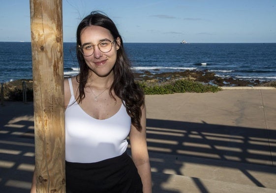 Lilian Hidalgo Cárdenes, con sonrisa permanente pese a sus diez enfermedades, siete de ellas raras.