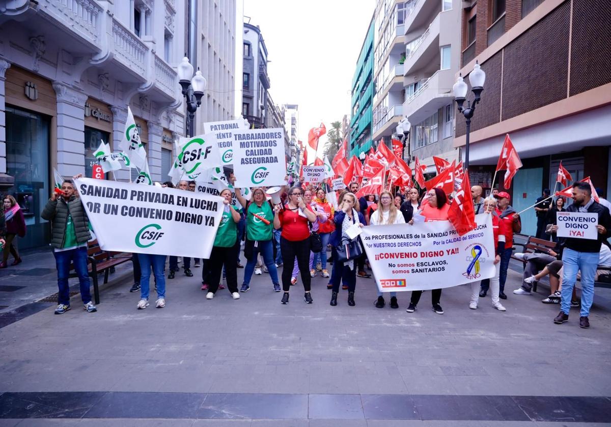 Manifestación por la mejora de sueldos en la sanidad privada