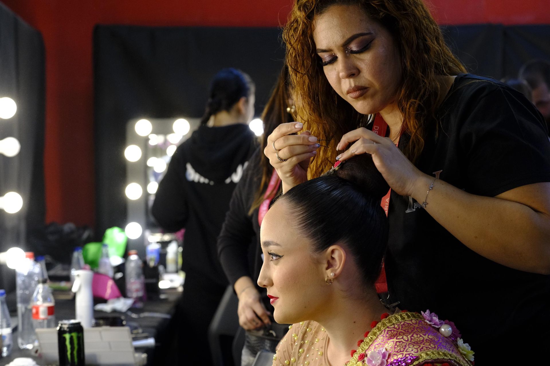 Gala de la reina: las candidatas se preparan para su puesta de largo