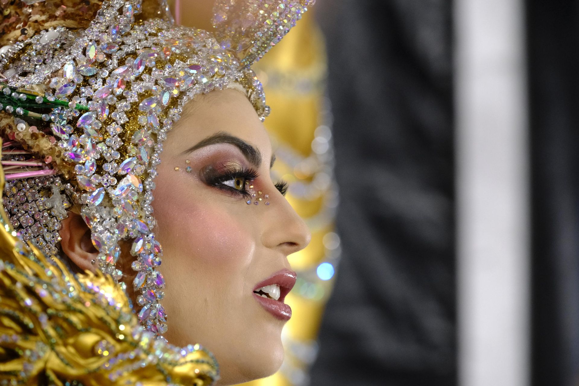 Gala de la reina: las candidatas se preparan para su puesta de largo