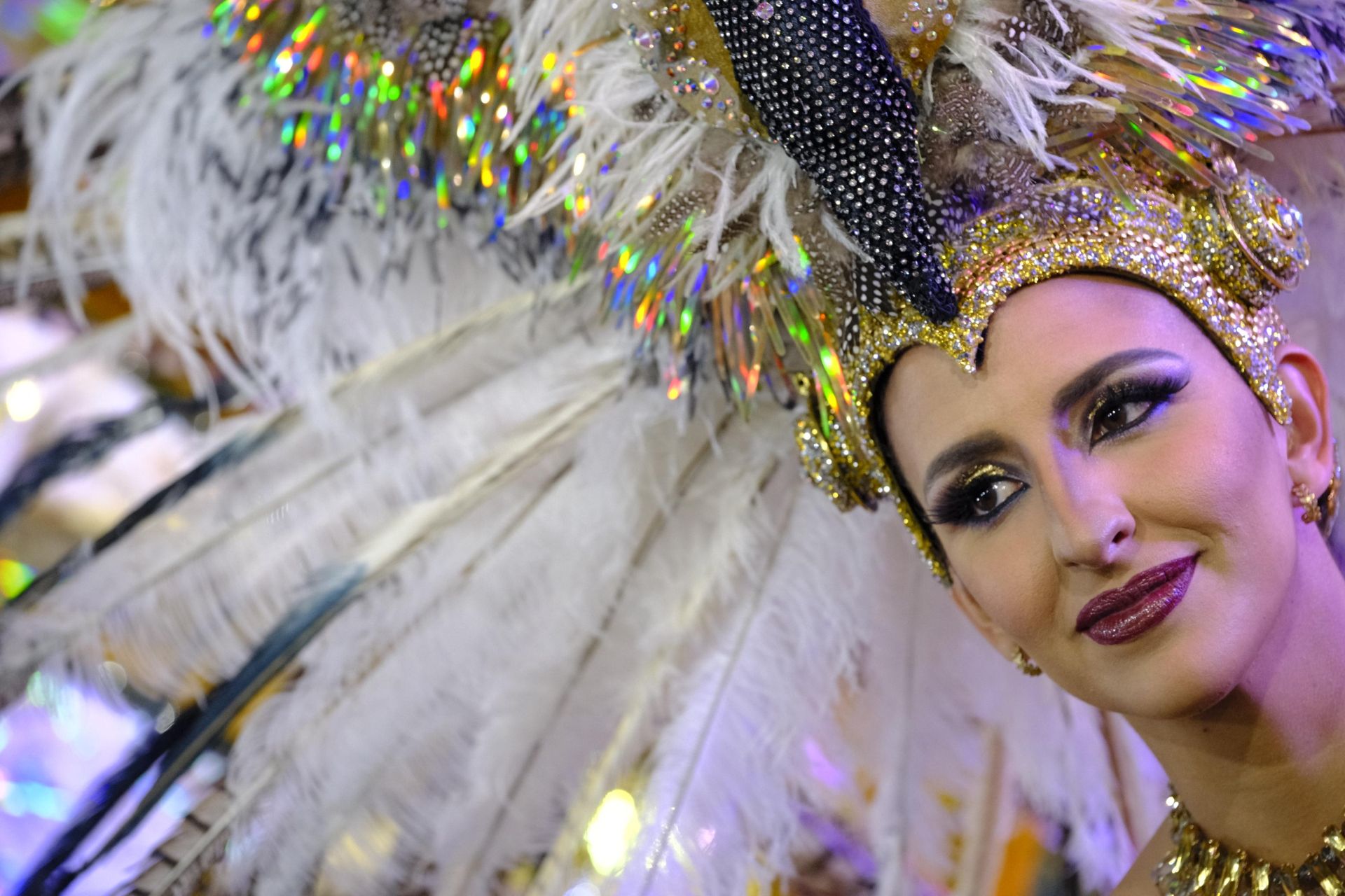 Gala de la reina: las candidatas se preparan para su puesta de largo