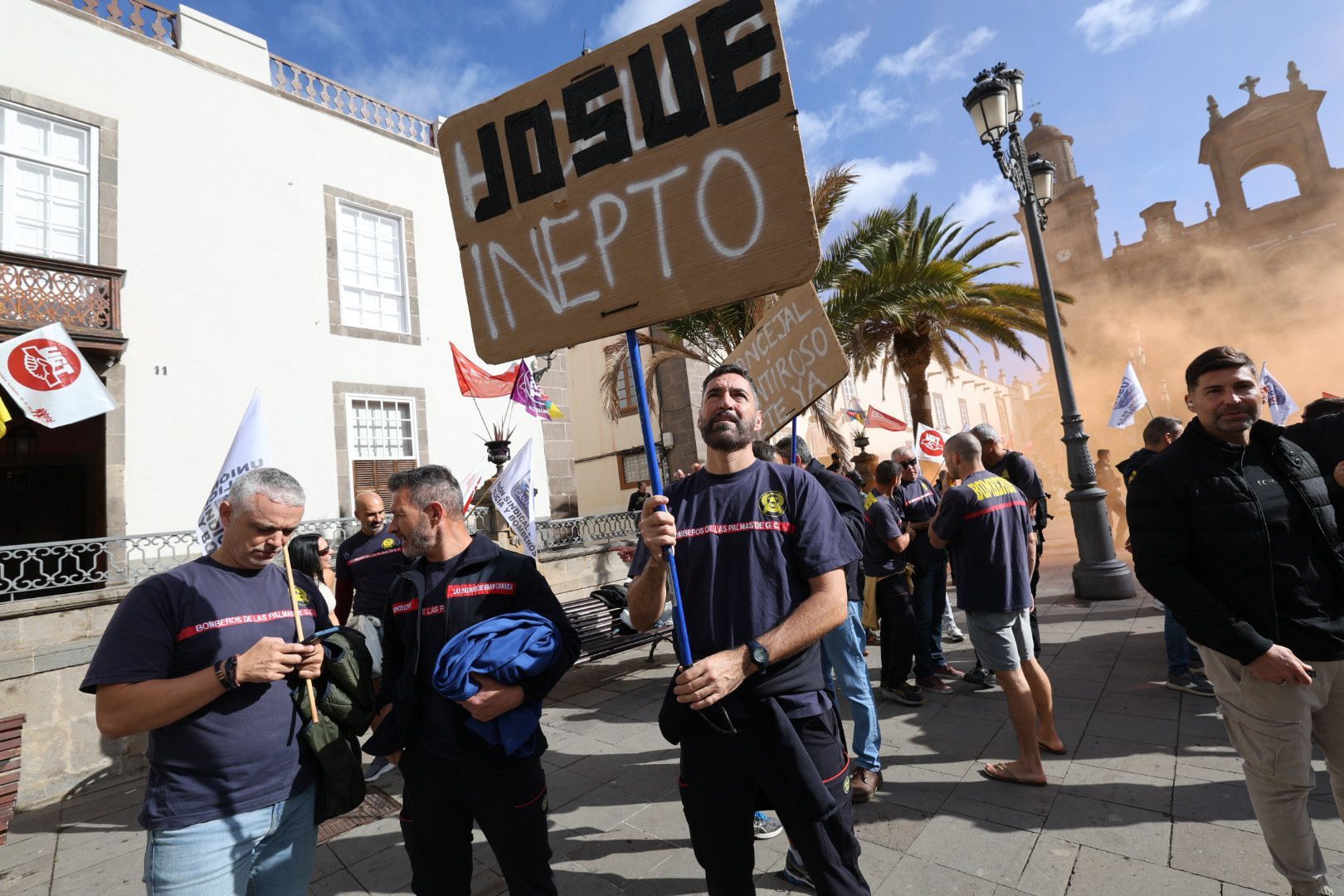 Protesta policial: Concentración ante el Ayuntamiento de la capital grancanaria por el conflicto de las horas extras