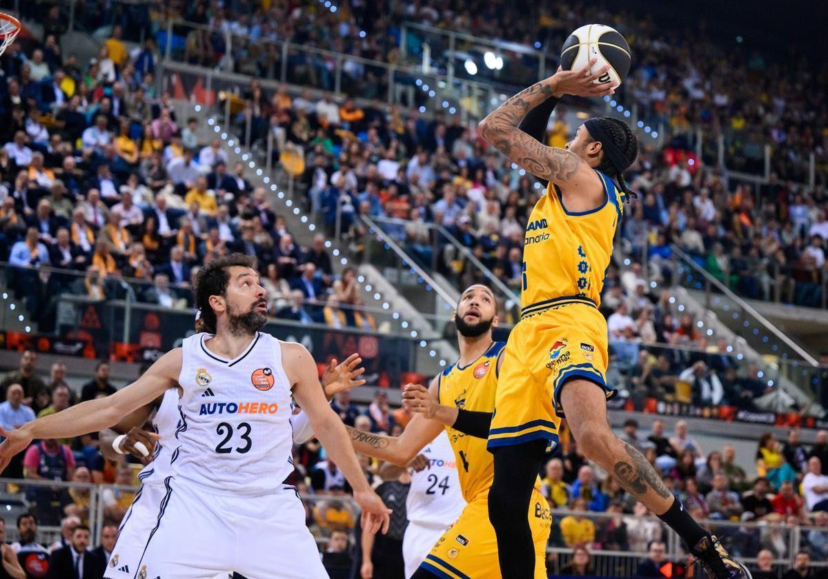 Caleb Homesley, durante el pasado partido ante el Real Madrid en el Arena