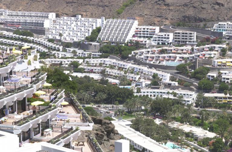 Imagen de archivo de urbanizaciones de apartamentos ubicados en el sur de Gran Canaria.