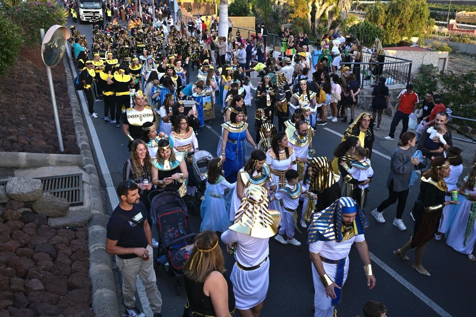 Gáldar sale a la calle a celebrar la cabalgata de su carnaval