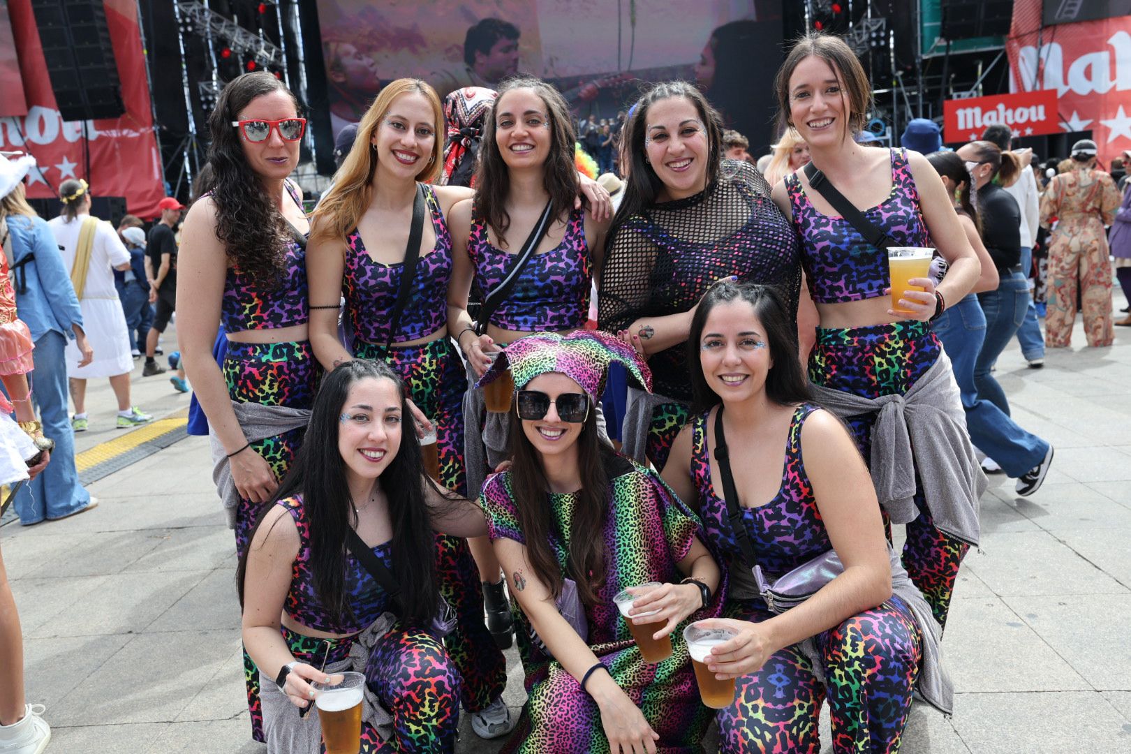 Las mascaritas bailan en el primer carnaval de día de Las Palmas de Gran Canaria