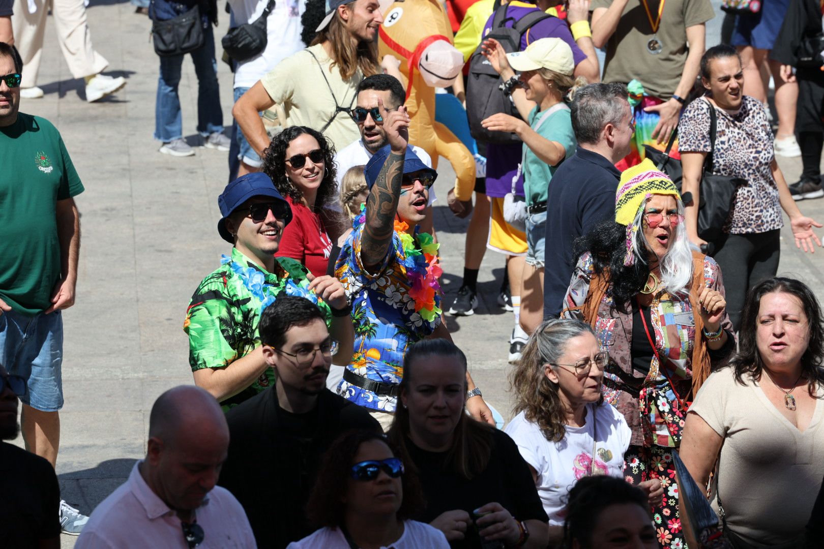 Las mascaritas bailan en el primer carnaval de día de Las Palmas de Gran Canaria