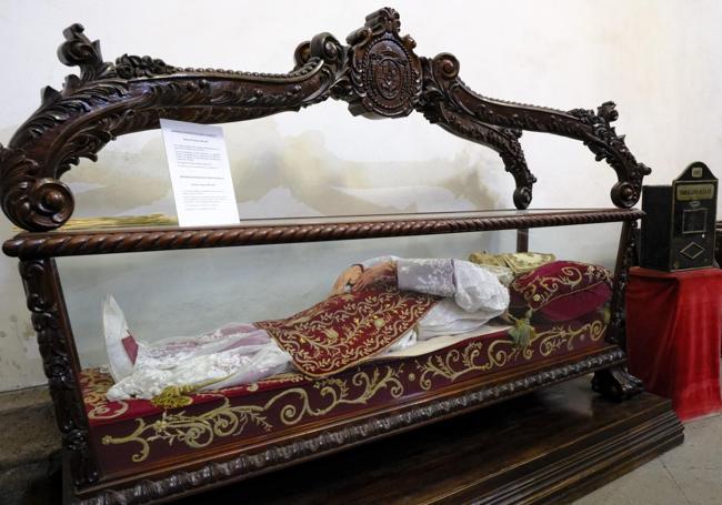 Cuerpo incorrupto del obispo Codina en la Catedral de Canarias, en la capital grancanaria.