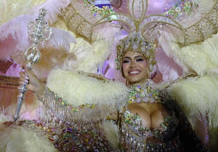 Coral Gutiérrez en el momento de coronarse como reina del carnaval.