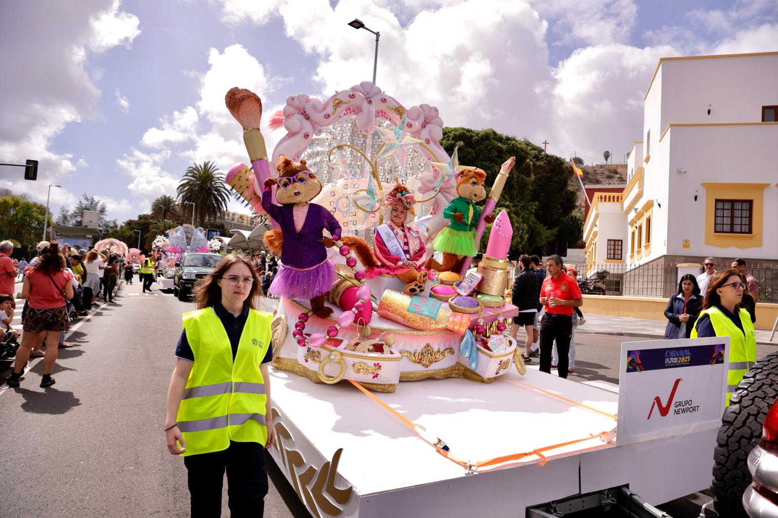 Color y fantasía en el desfile inaugural del carnaval de Las Palmas de Gran Canaria