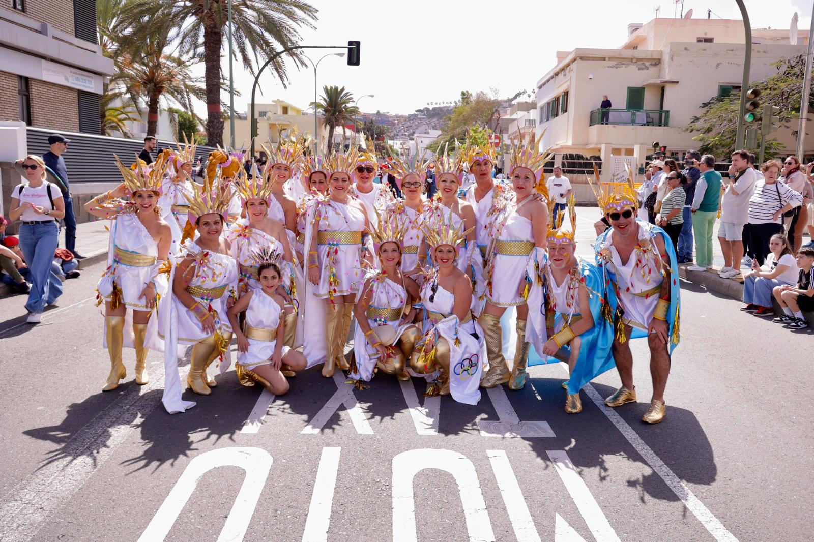 Color y fantasía en el desfile inaugural del carnaval de Las Palmas de Gran Canaria