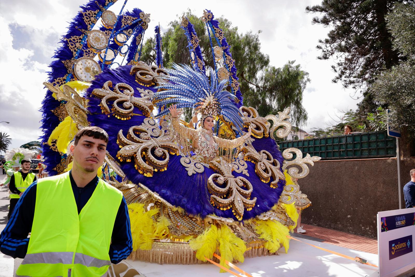 Color y fantasía en el desfile inaugural del carnaval de Las Palmas de Gran Canaria